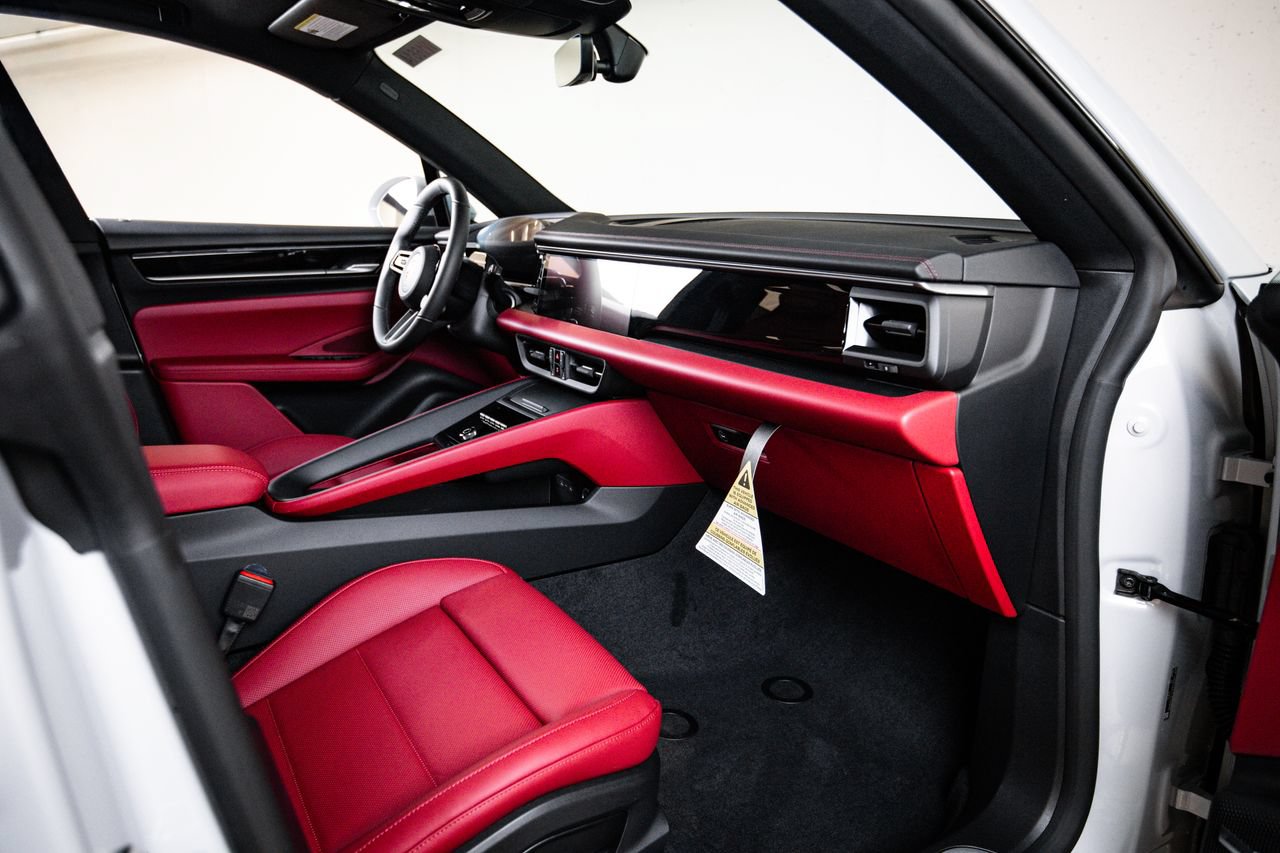 New 2026 Porsche Macan Electric RWD image 28