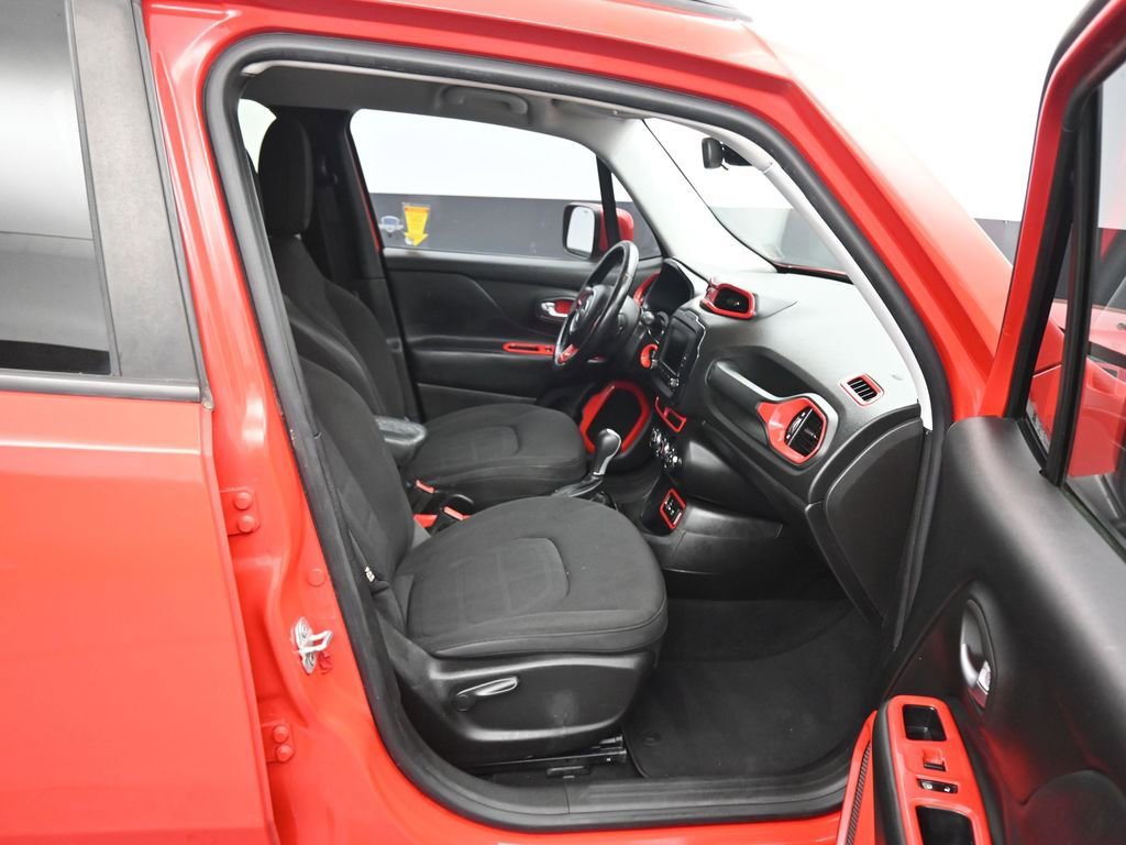 Used 2017 Jeep Renegade Altitude FWD image 37