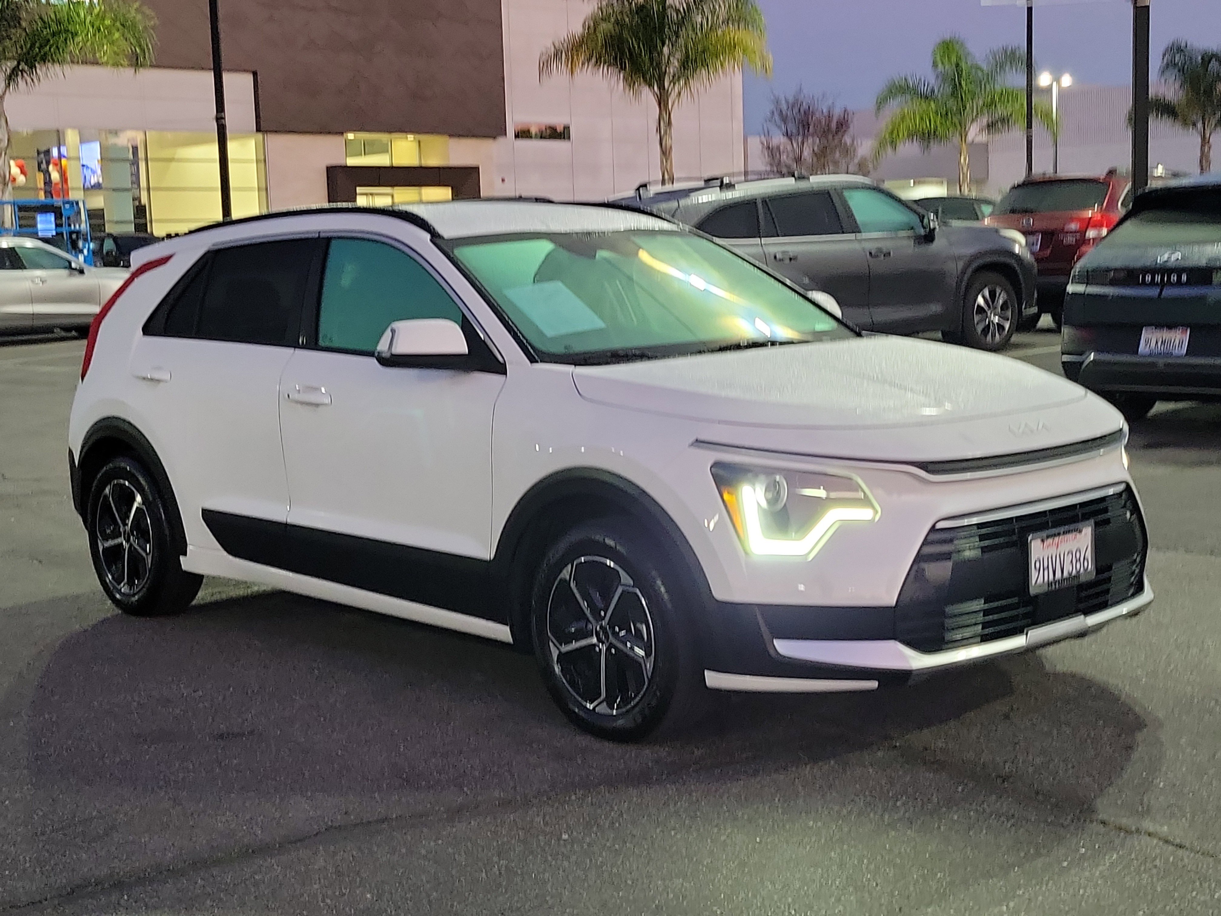 Used 2023 Kia Niro EX image 27