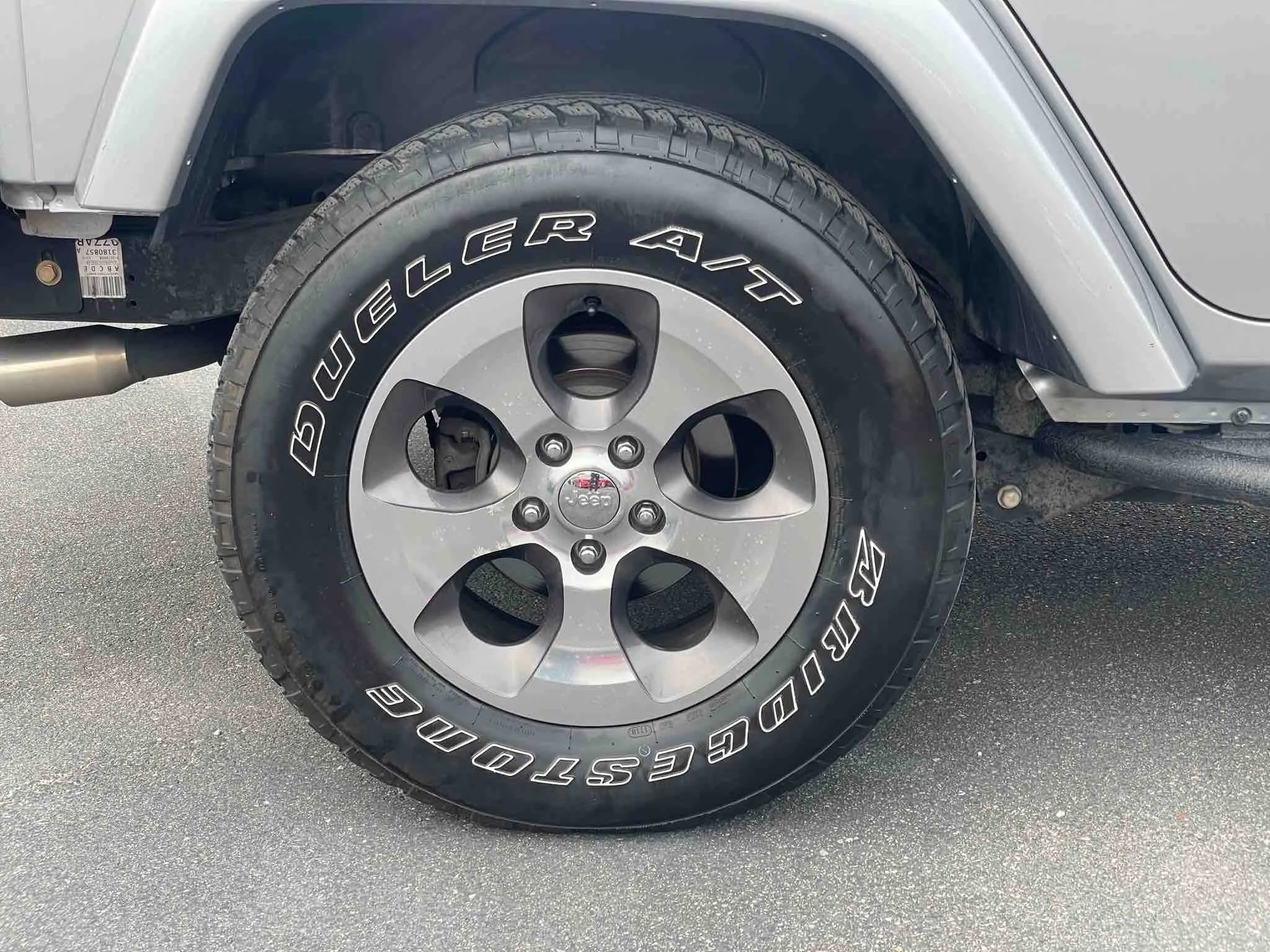 Used 2018 Jeep Wrangler Unlimited Sahara image 35