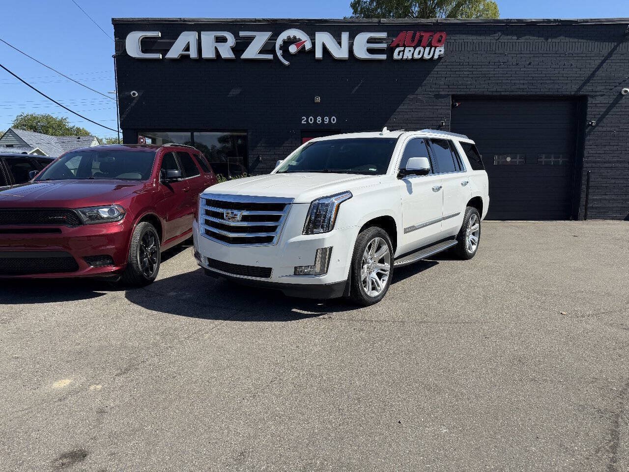 Used 2018 Cadillac Escalade Luxury AWD/4WD image 1