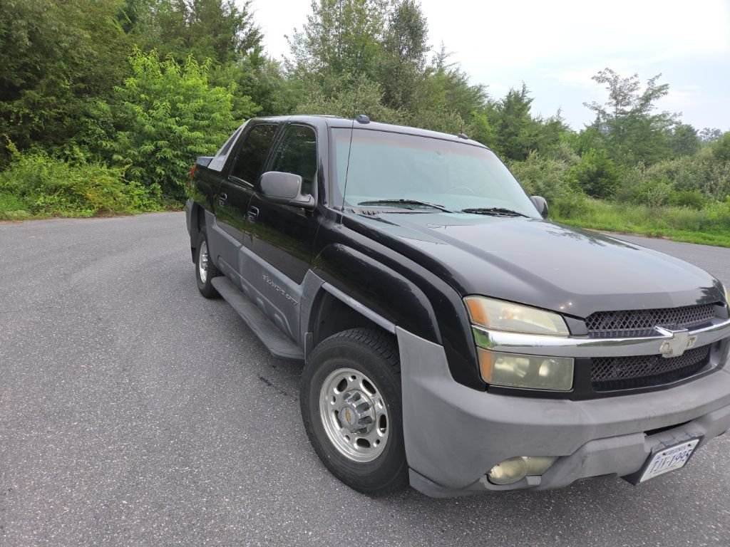 Used 2004 Chevrolet Avalanche 2500 w/ Preferred Equipment Group AWD/4WD image 1