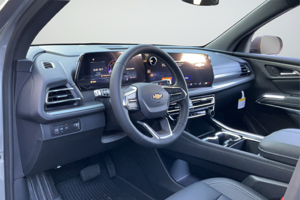New 2027 Chevrolet Traverse LT w/ LPO, Floor Liner Package FWD image 23