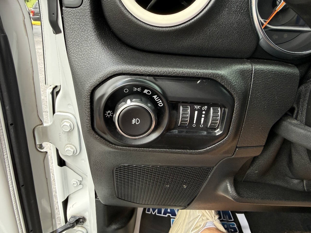 Used 2021 Jeep Wrangler Unlimited Sahara AWD/4WD image 20