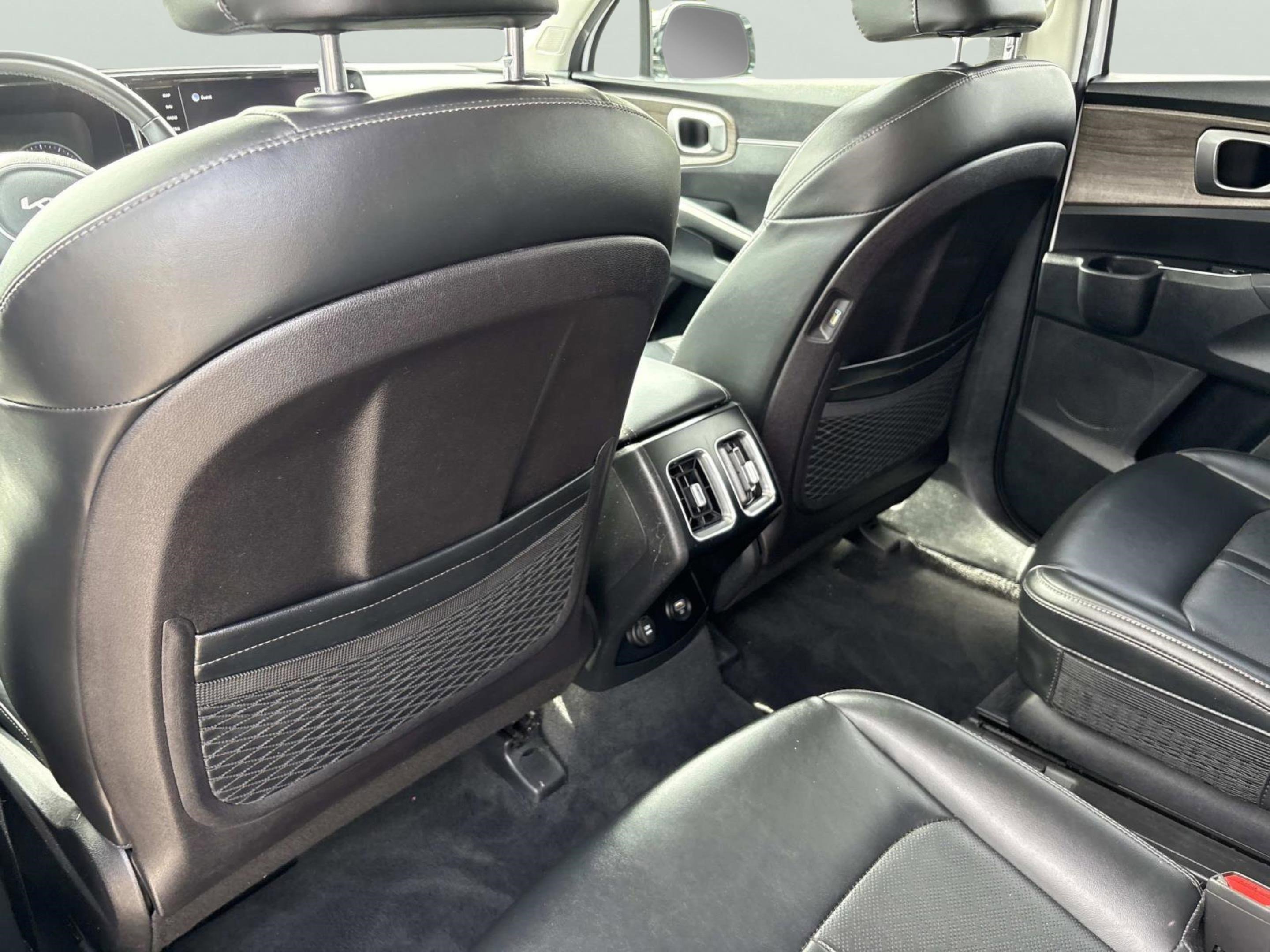 Used 2022 Kia Sorento EX w/ Panoramic Sunroof Package image 17