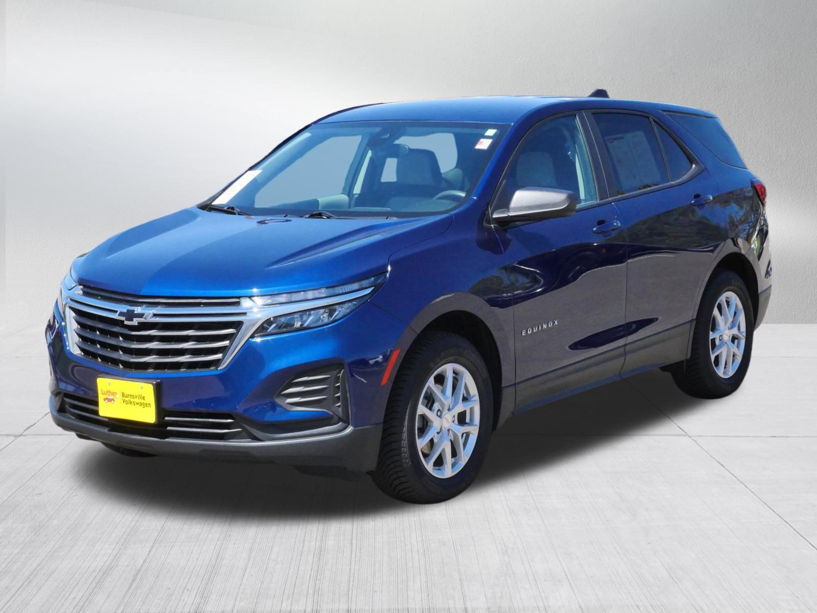 Used 2023 Chevrolet Equinox LS w/ LS Convenience Package AWD/4WD image 3