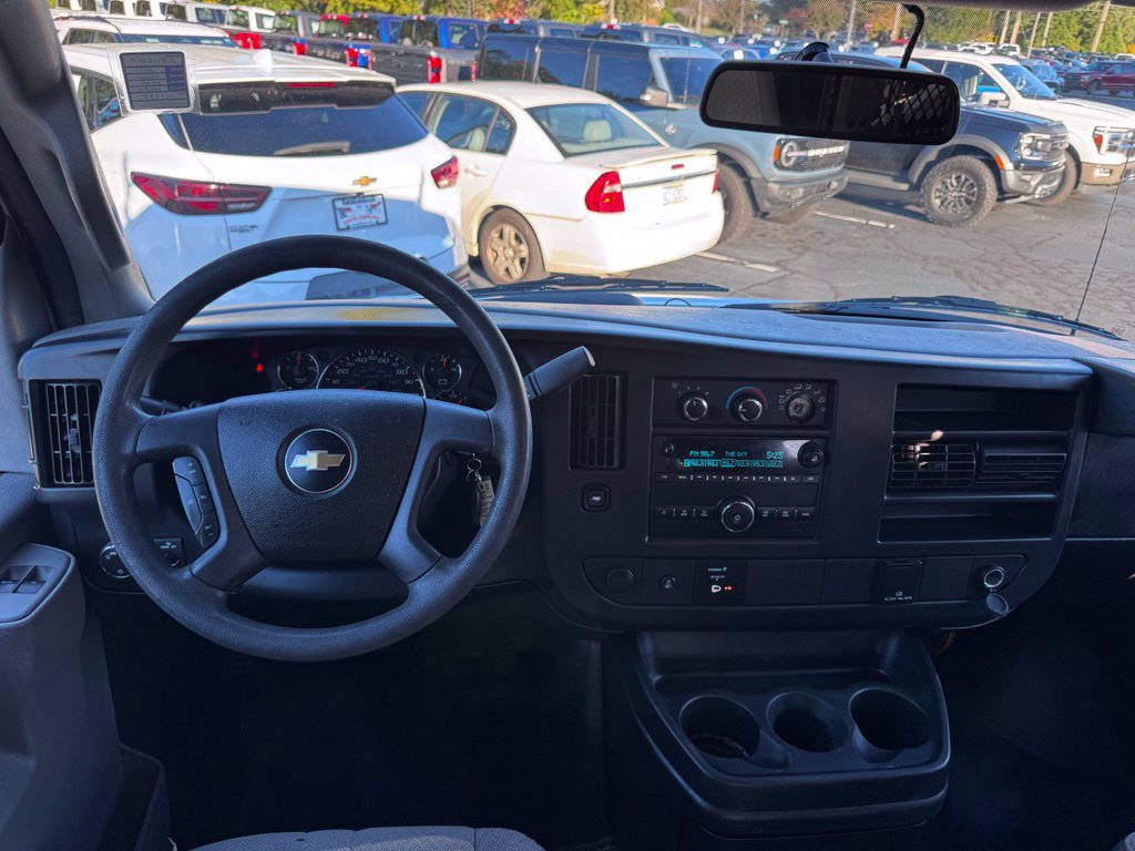 Used 2017 Chevrolet Express 2500 RWD image 5