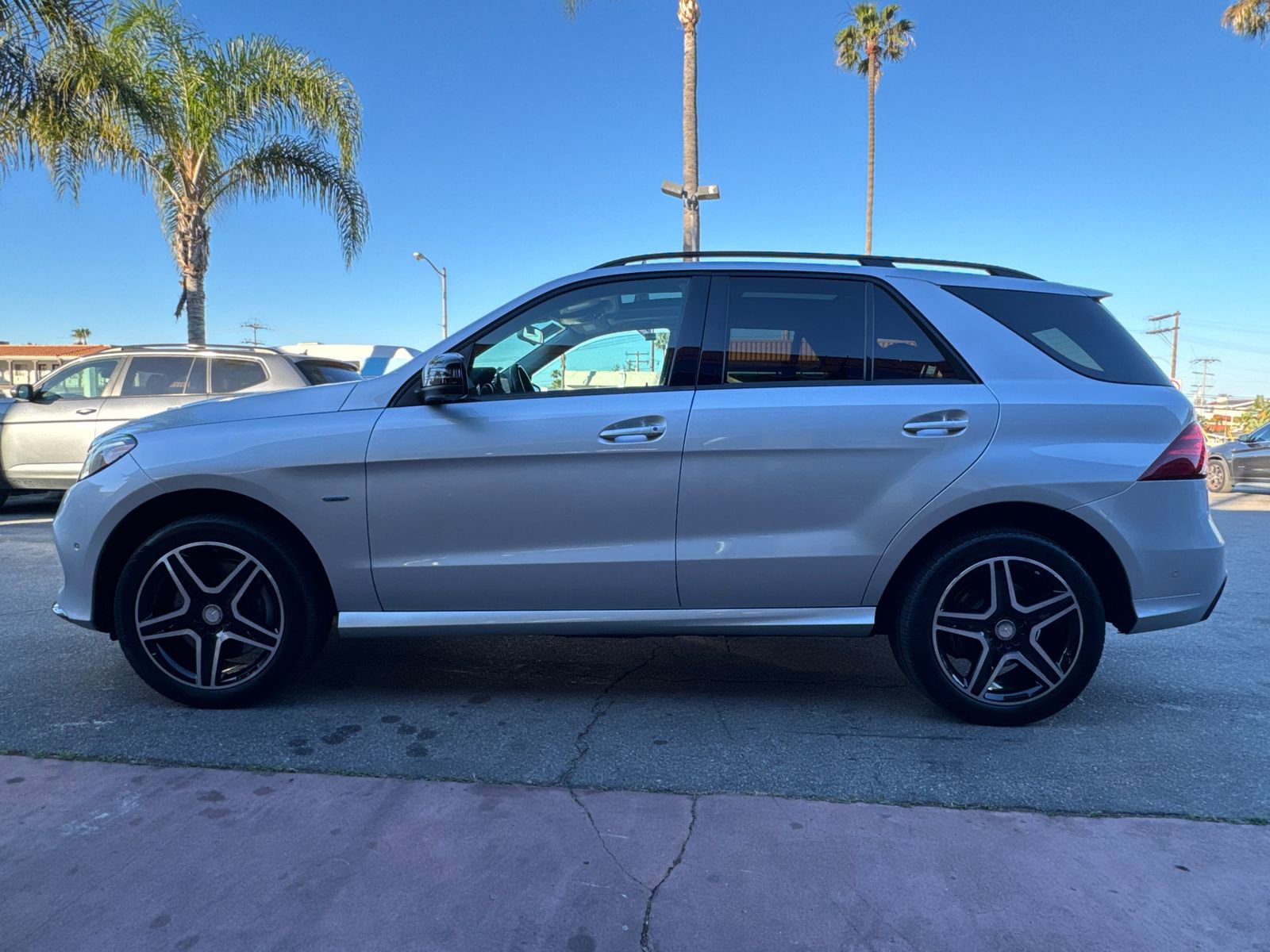 Used 2016 Mercedes-Benz GLE 550e 4MATIC w/ Driver Assistance Package image 5