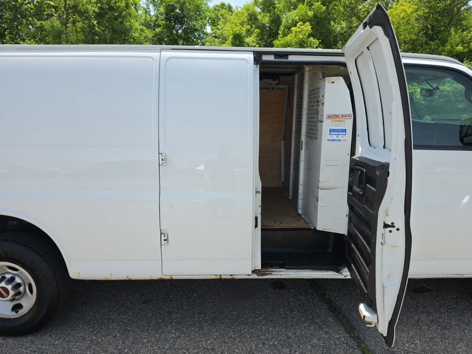 Used 2017 GMC Savana 3500 Extended RWD image 26