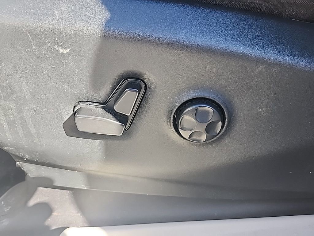 Used 2024 Chrysler Pacifica Touring-L image 22