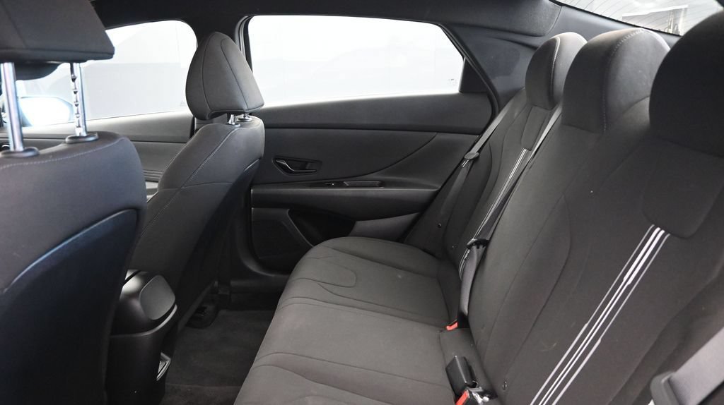 Certified 2025 Hyundai Elantra Sport FWD image 18