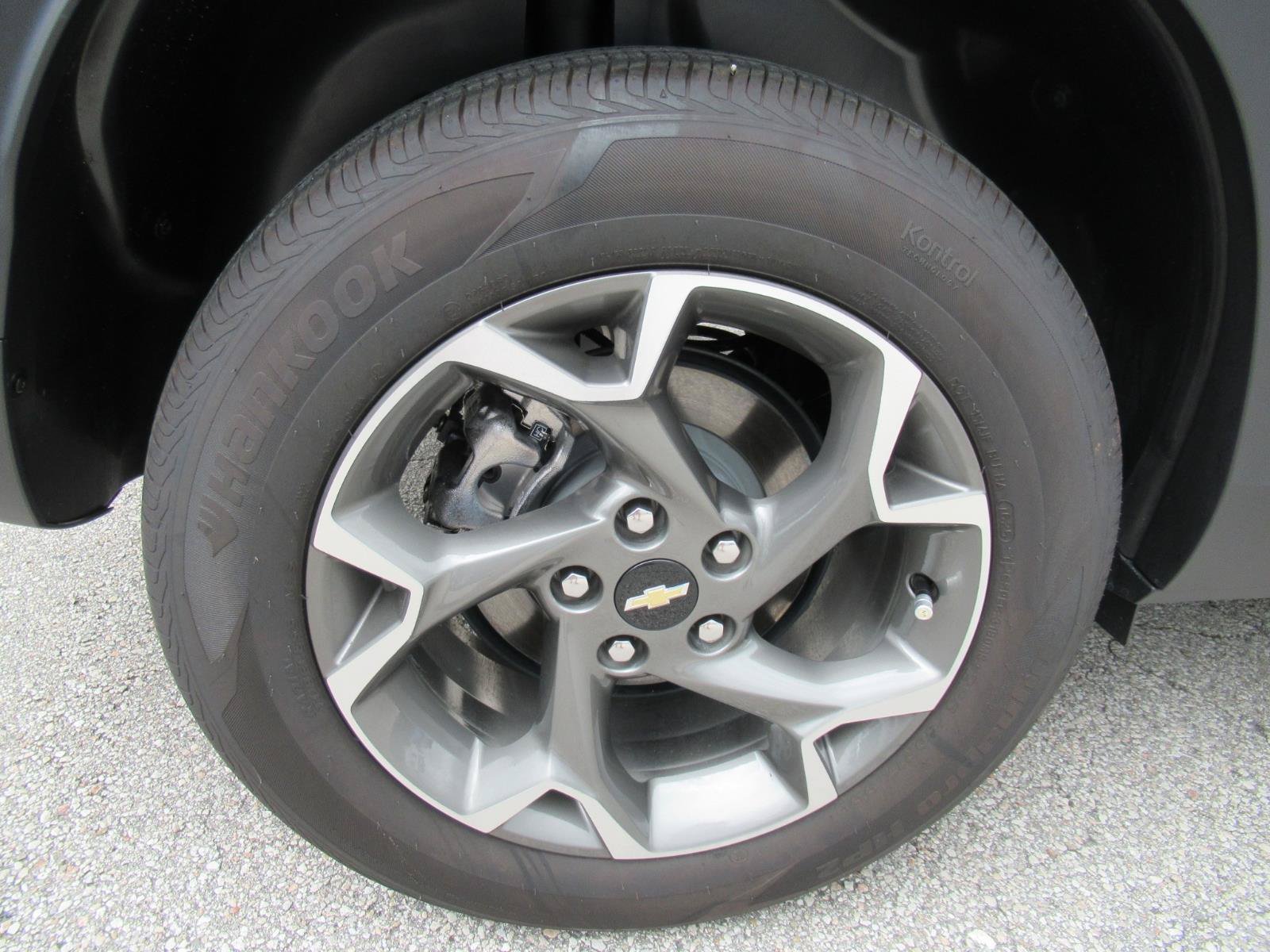 Used 2025 Chevrolet Trax LT w/ Sunroof Package FWD image 8
