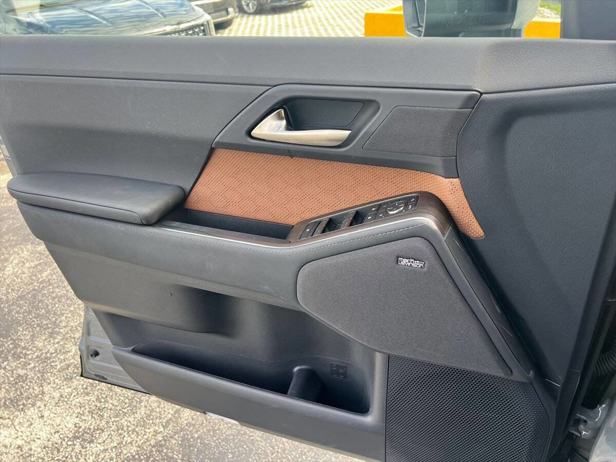 Used 2025 Lexus GX 550 Luxury+ AWD 4dr SUV image 20