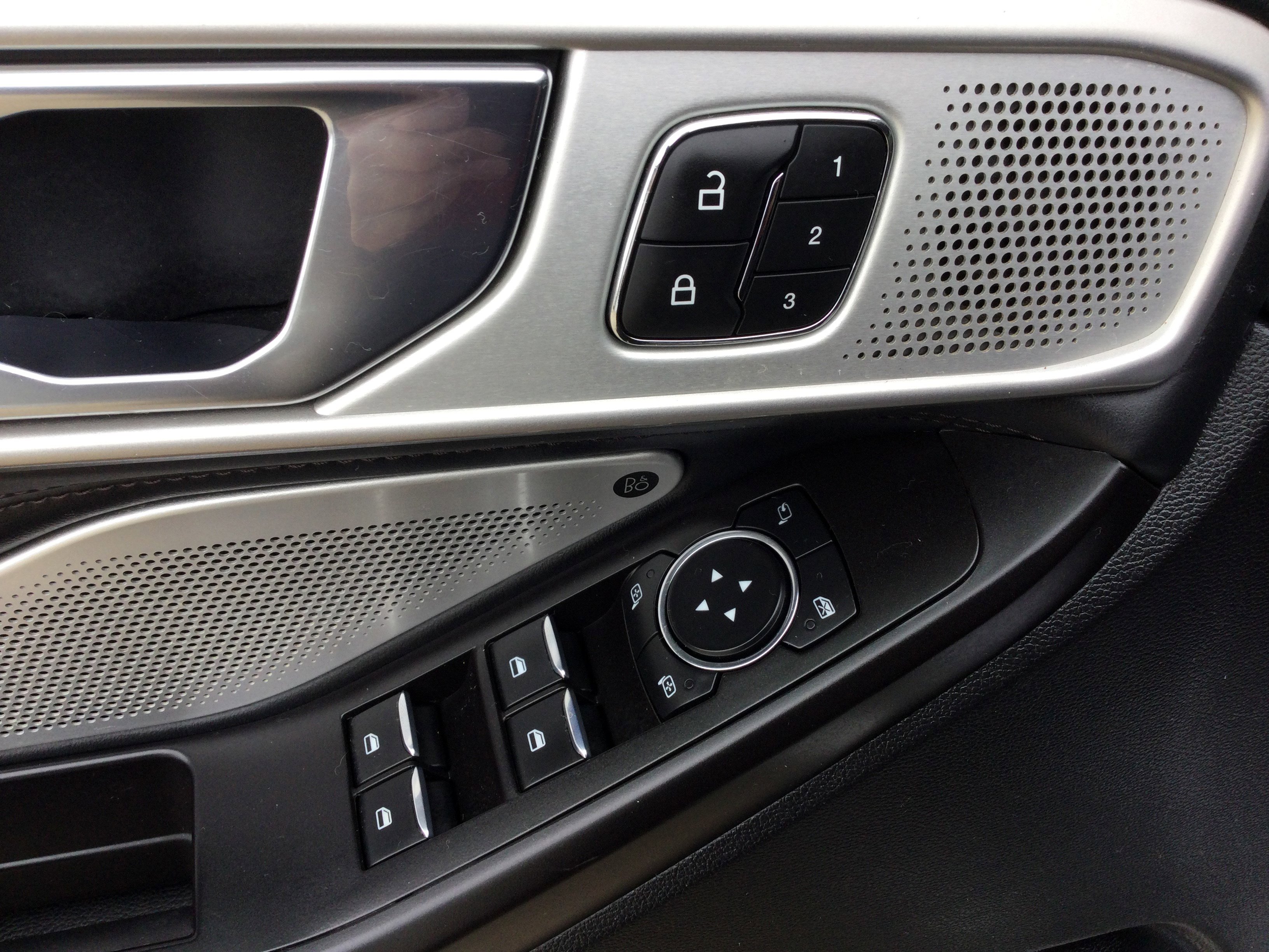 Used 2020 Ford Explorer Platinum image 12