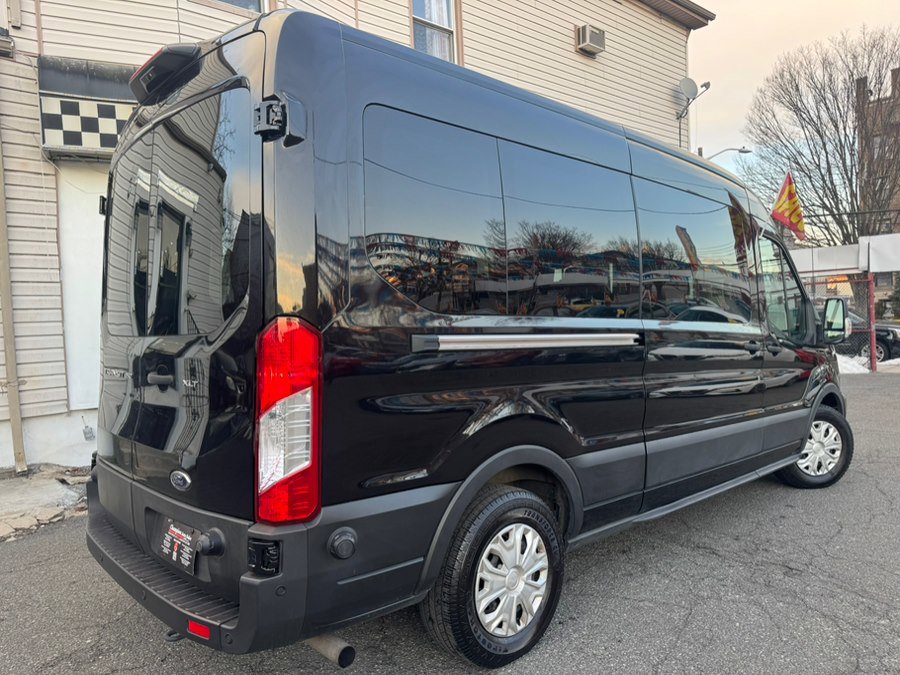 Used 2024 Ford Transit 350 XLT RWD image 4