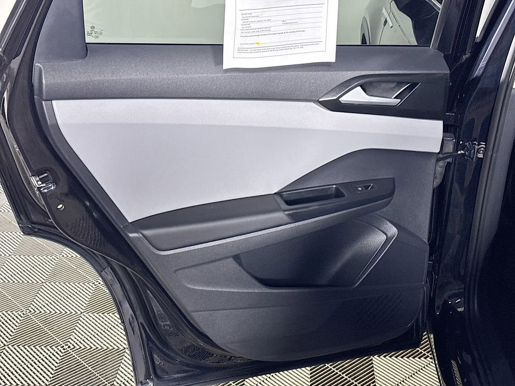 Certified 2022 Volkswagen Taos SE image 18