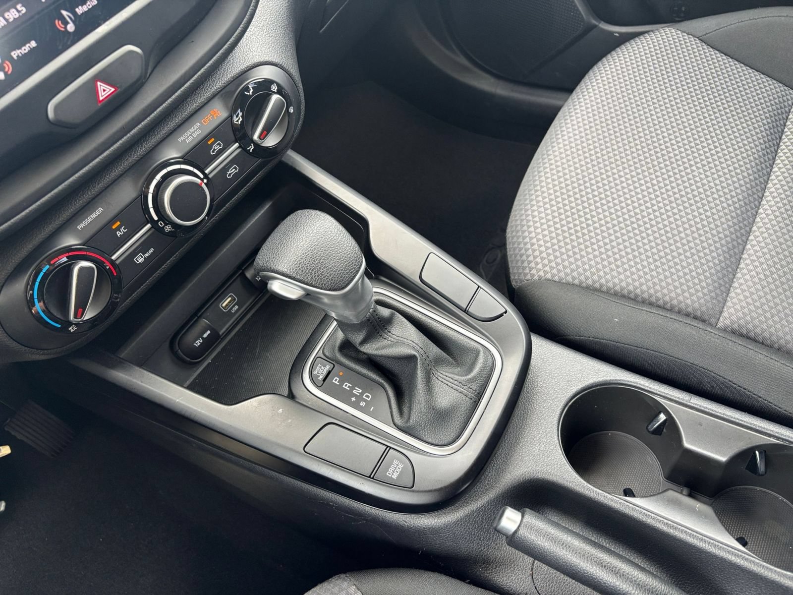 Used 2025 Kia Soul LX w/ LX Technology Package FWD image 34