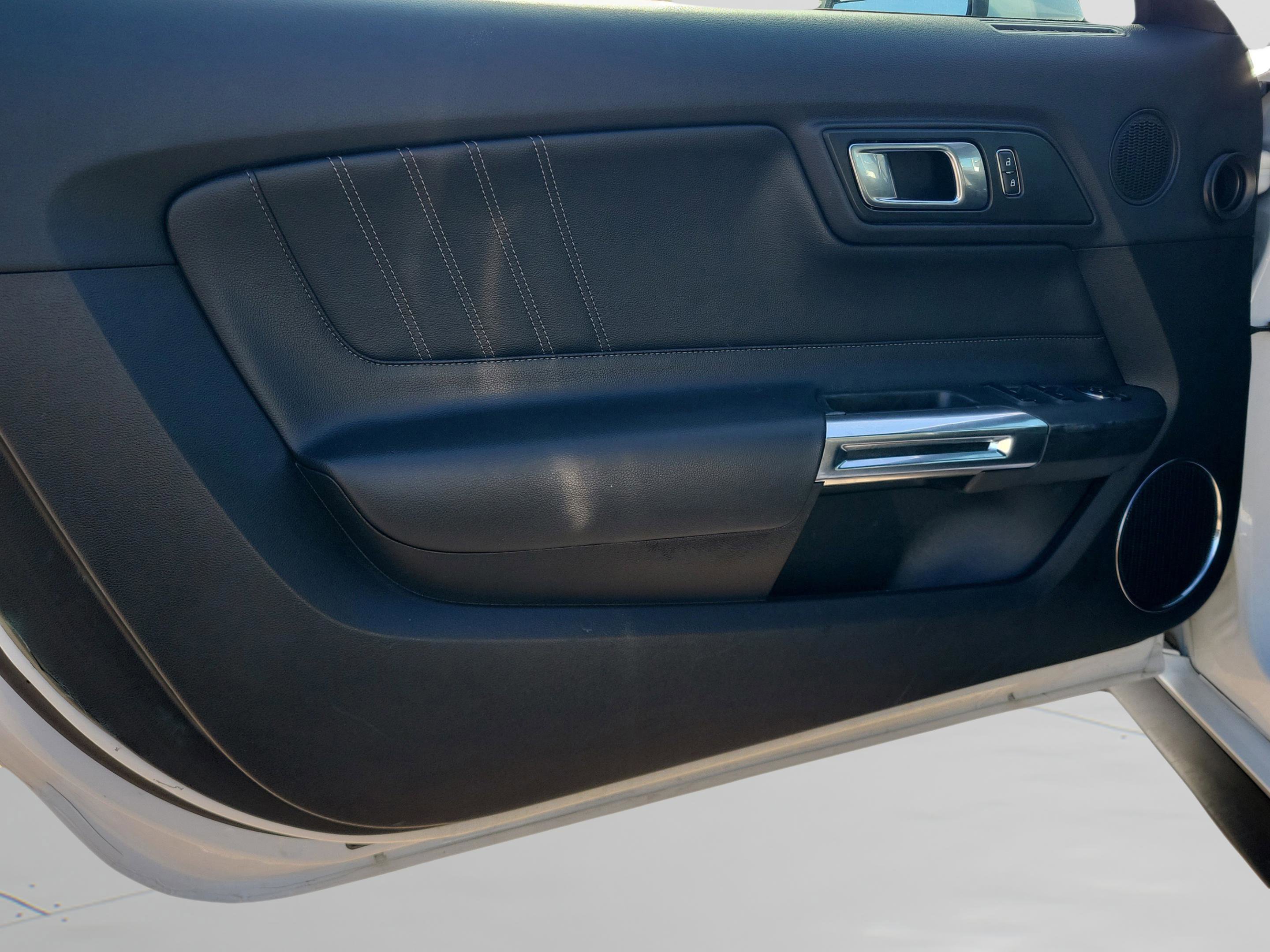 Used 2020 Ford Mustang Premium image 9