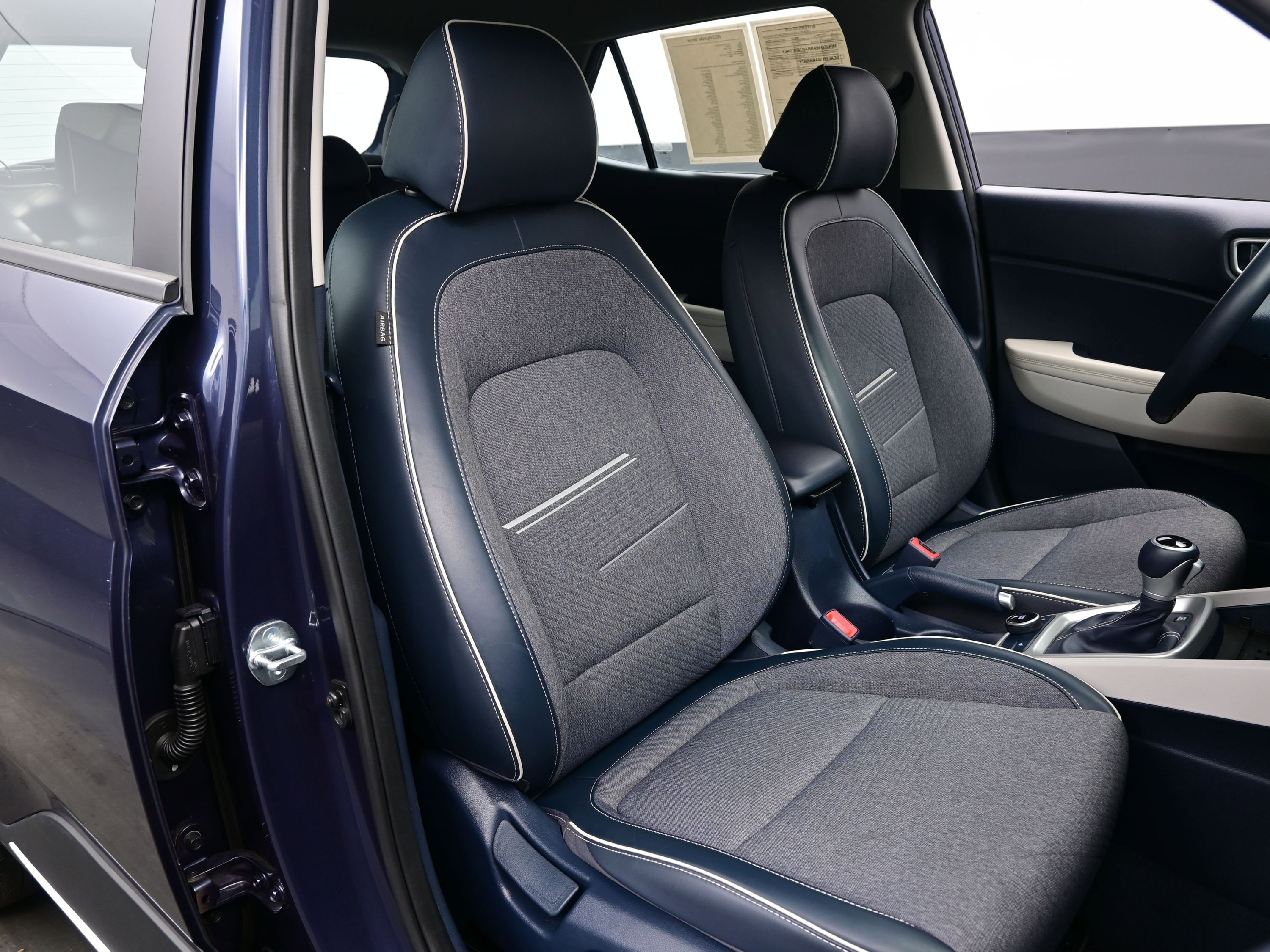 Used 2023 Hyundai Venue Limited w/ Cargo Package FWD image 13