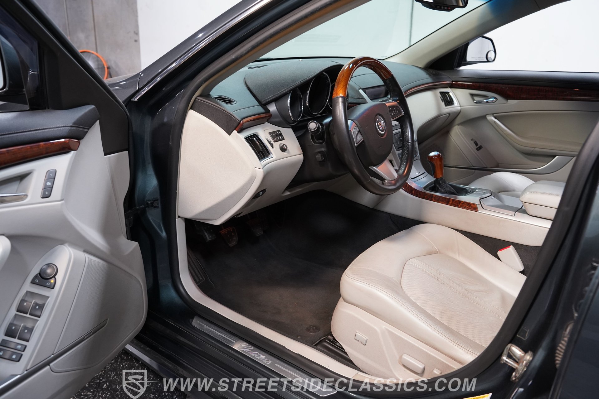 Used 2010 Cadillac CTS Performance w/ Performance Luxury Package RWD image 4