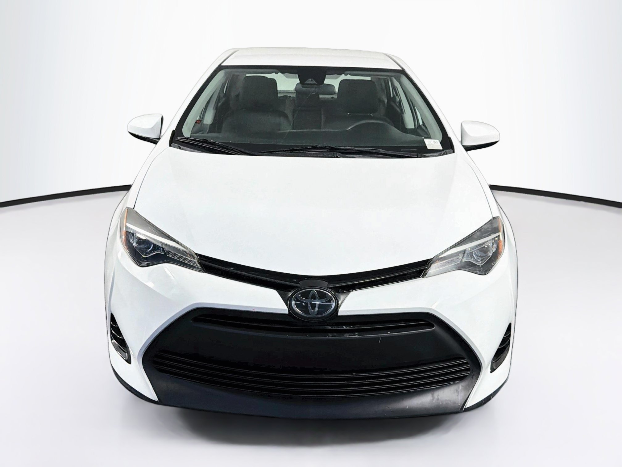 Used 2018 Toyota Corolla LE FWD image 2