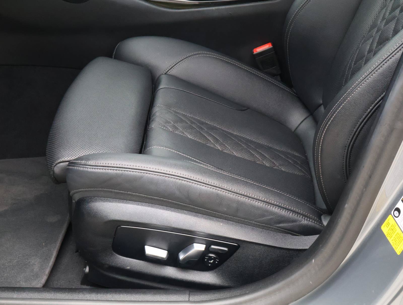 Used 2023 BMW 530i w/ Premium Package RWD image 15