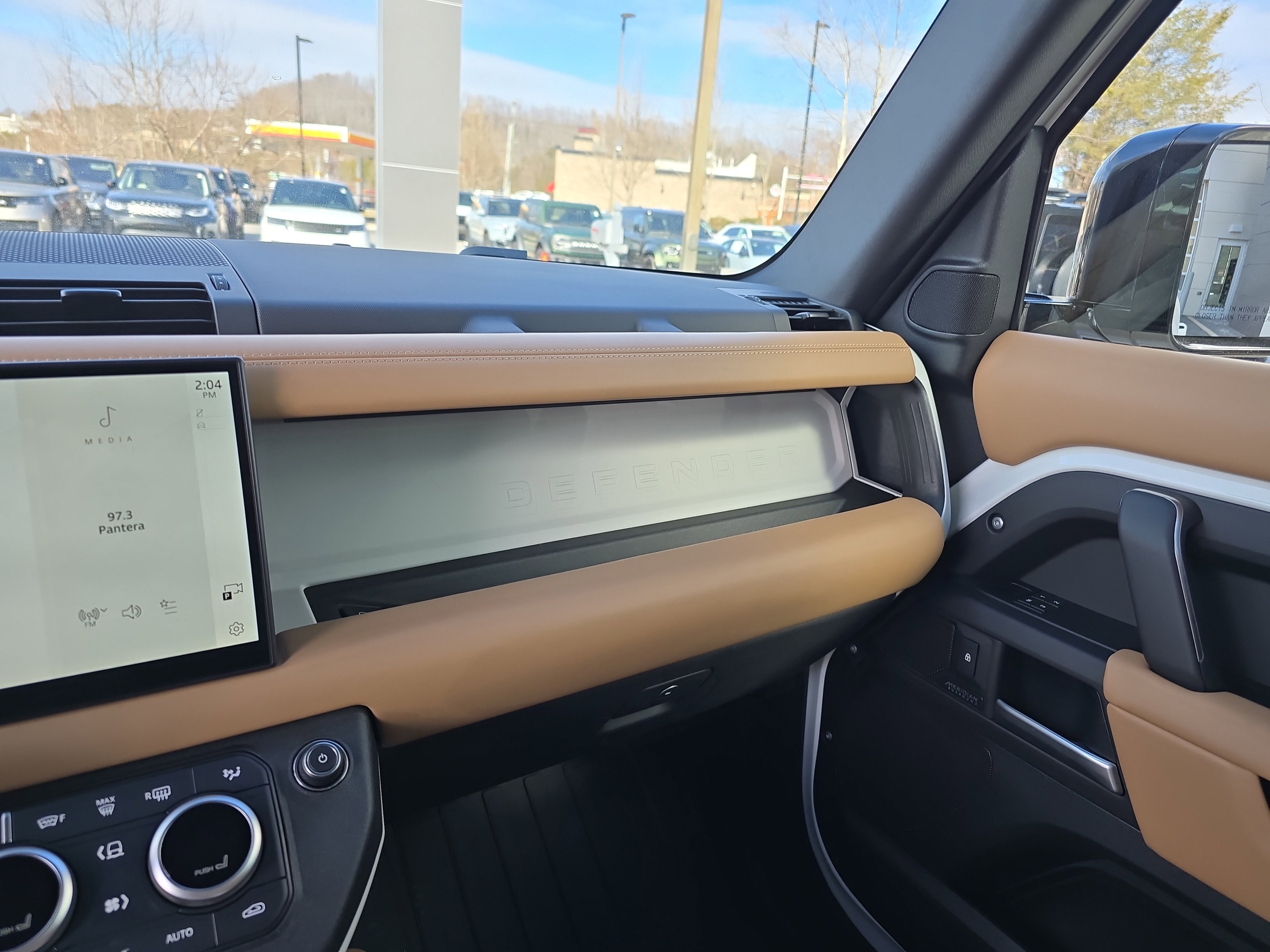 Used 2025 Land Rover Defender 110 X-Dynamic SE image 25