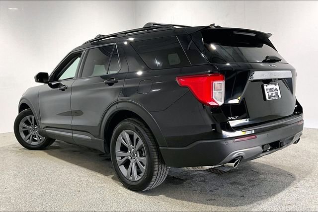 Used 2022 Ford Explorer XLT w/ XLT Sport Appearance Package image 4
