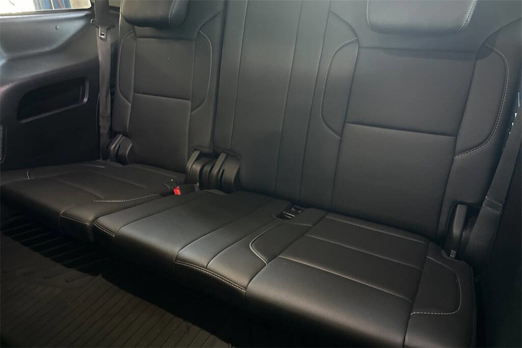 Used 2020 Chevrolet Tahoe Premier w/ Premier 6.2L Value Package image 16