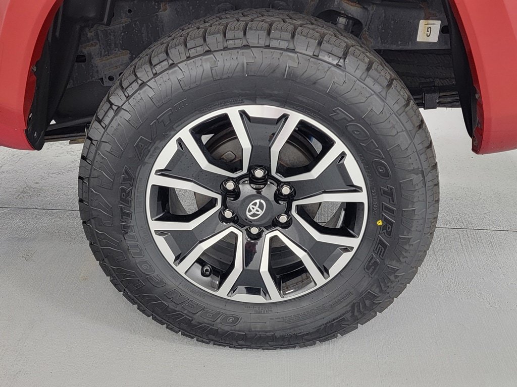 Used 2020 Toyota Tacoma TRD Sport w/ TRD Premium Sport Package AWD/4WD image 11