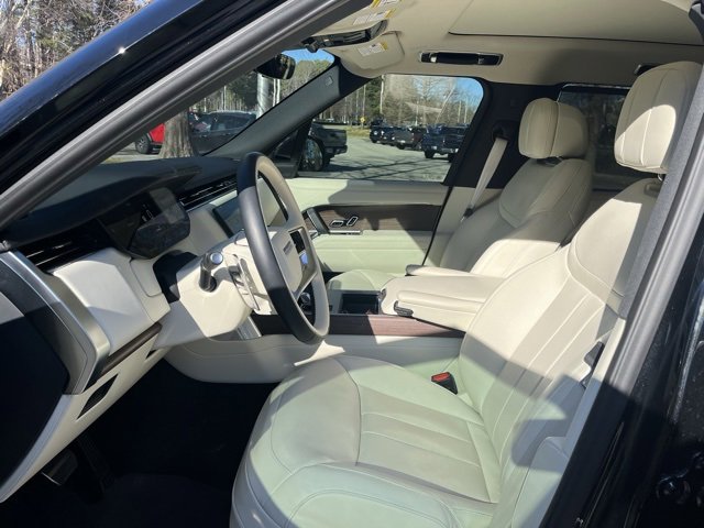 Used 2025 Land Rover Range Rover Long Wheelbase SE image 5