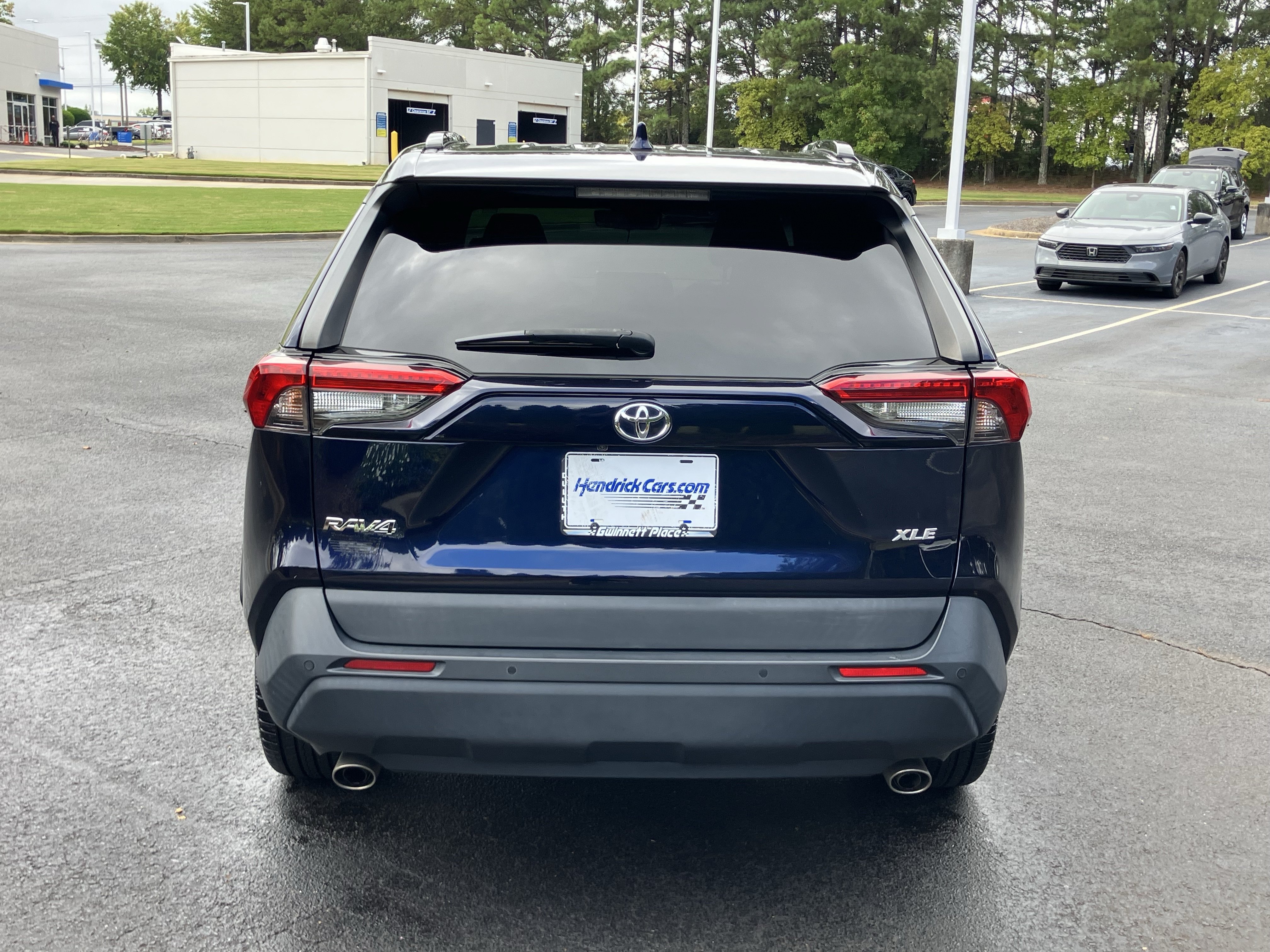 Used 2021 Toyota RAV4 XLE Premium FWD image 9