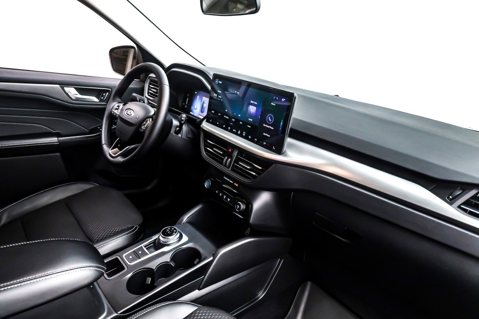 Used 2025 Ford Escape SE w/ Class II Trailer Tow Package image 16