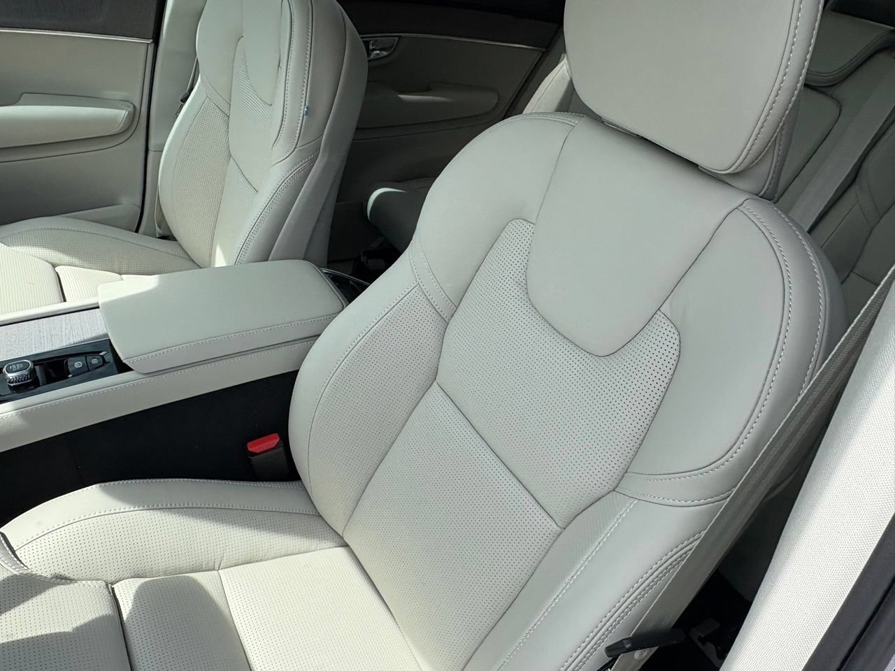 New 2026 Volvo XC90 B6 Ultra w/ Protection Package Premier AWD/4WD image 20