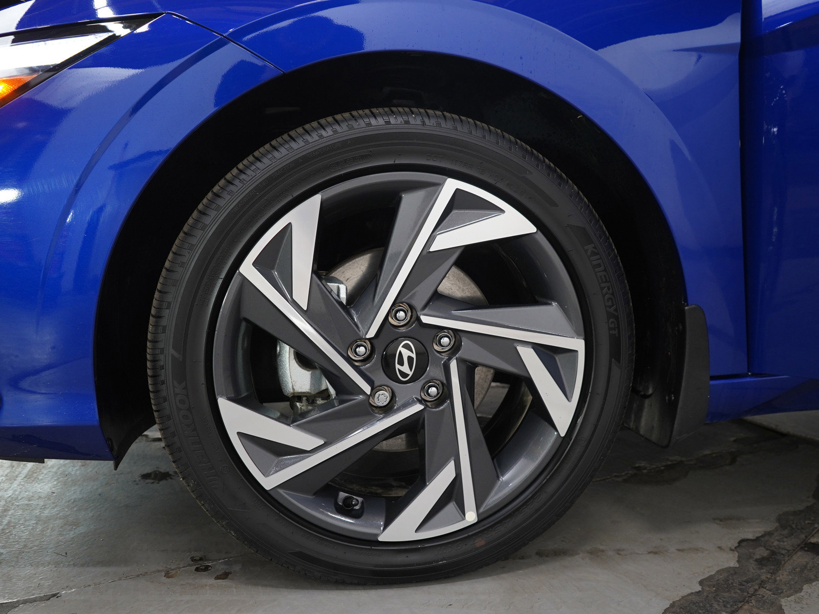 Used 2025 Hyundai Elantra SEL FWD image 28