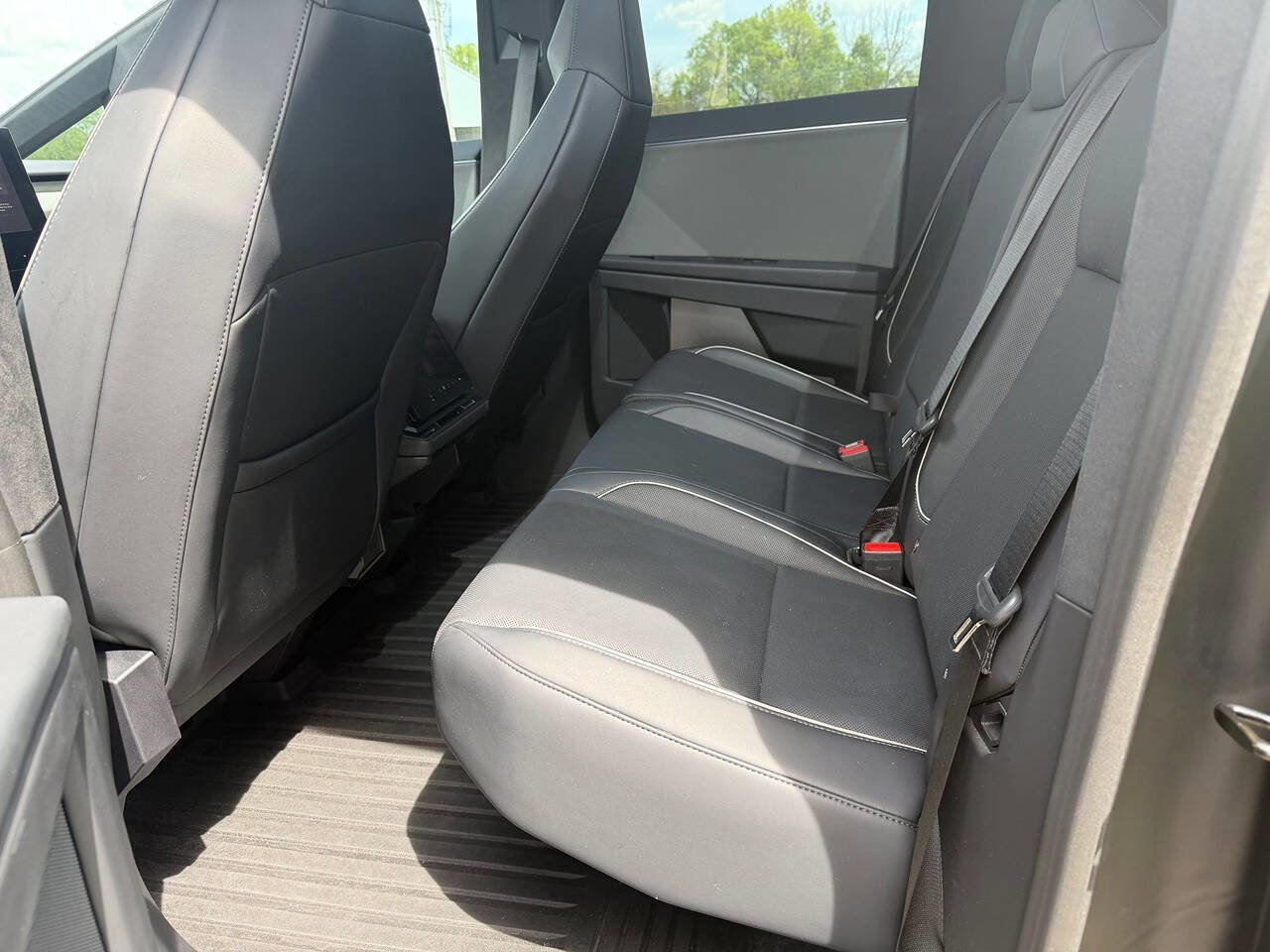 Used 2024 Tesla Cybertruck AWD Crew Cab image 11