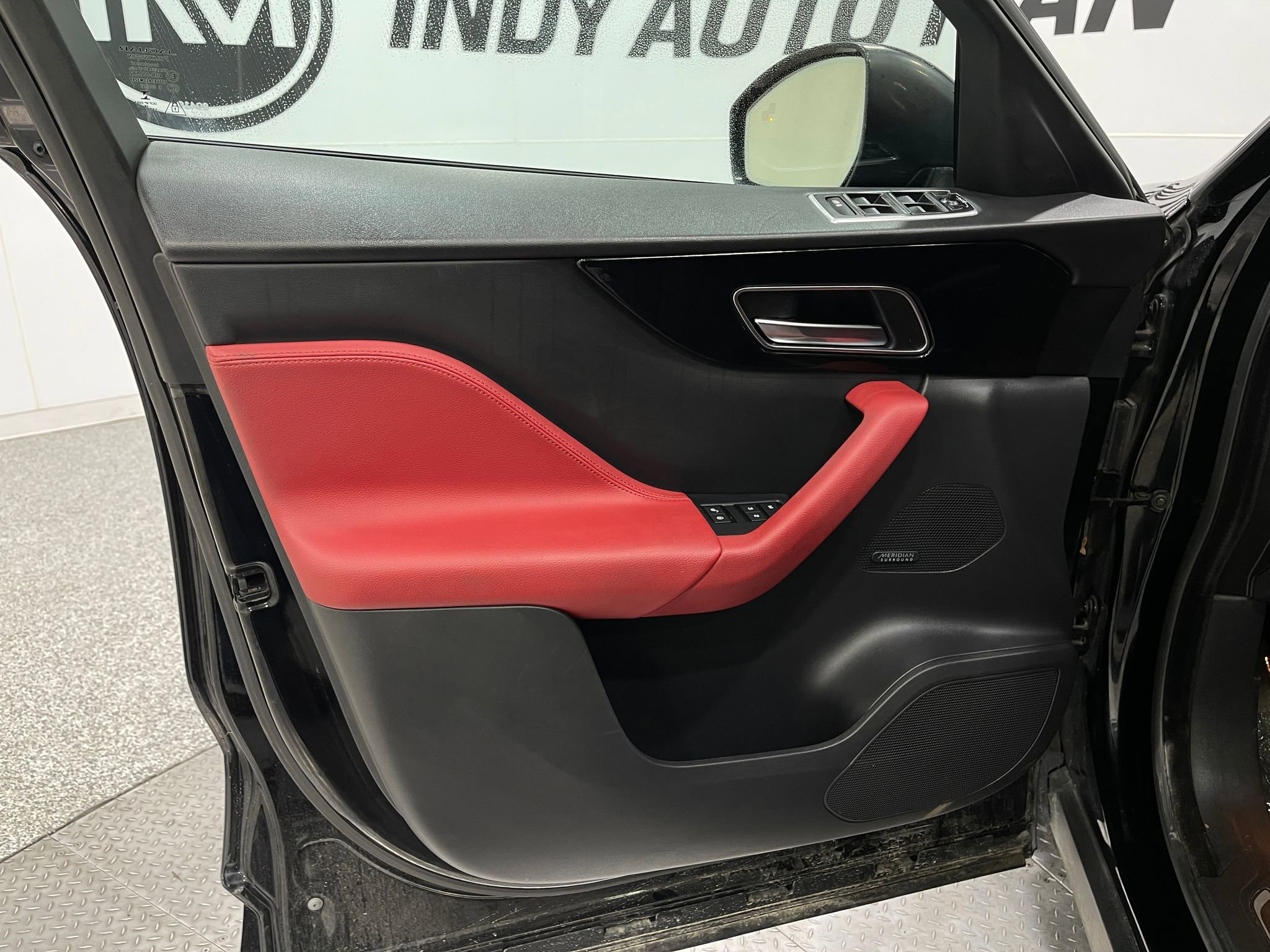 Used 2017 Jaguar F-PACE R-Sport image 14