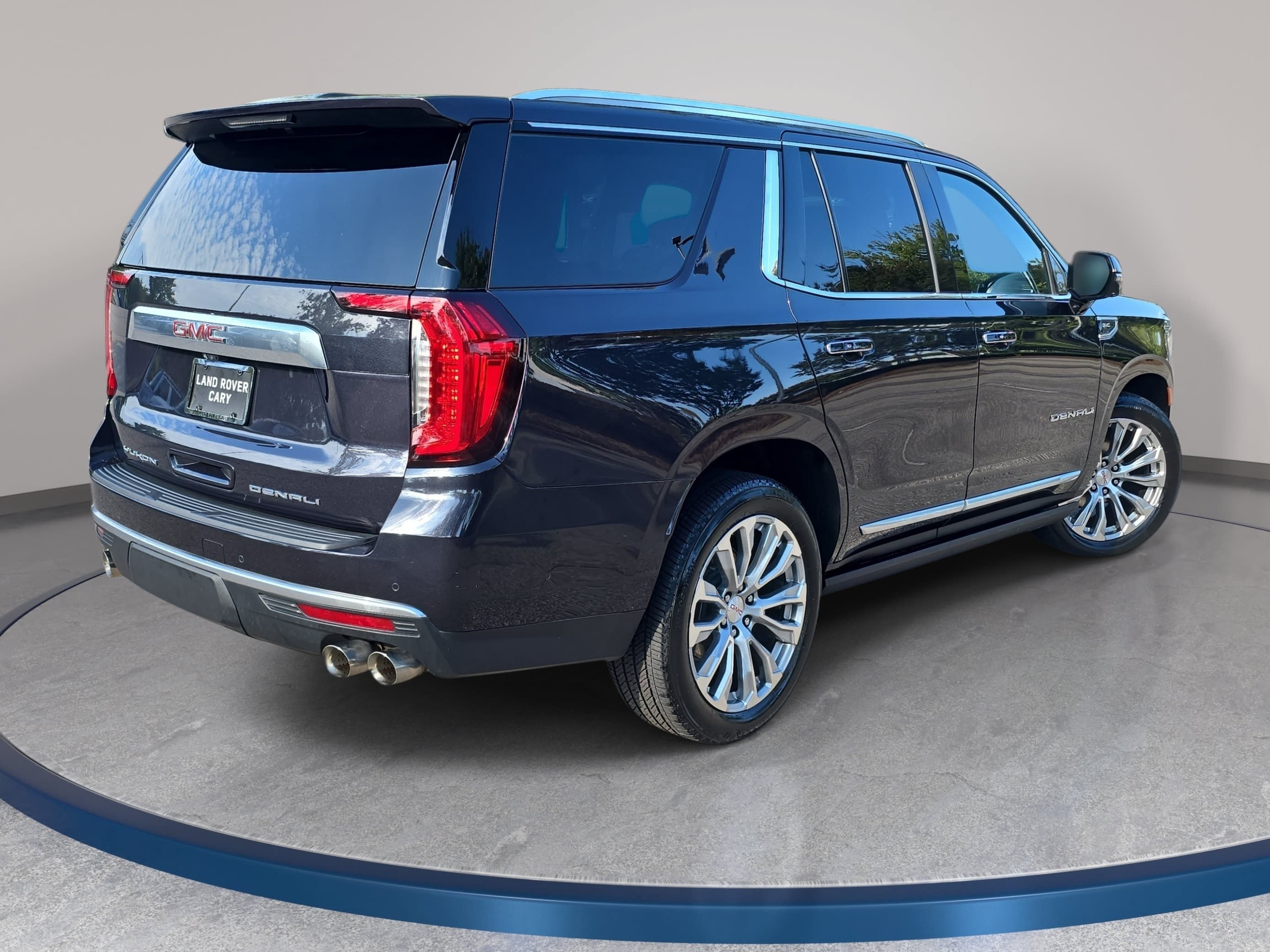 Used 2024 GMC Yukon Denali w/ Advanced Technology Package AWD/4WD image 5