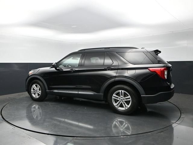 Used 2020 Ford Explorer XLT w/ Comfort Package AWD/4WD image 2