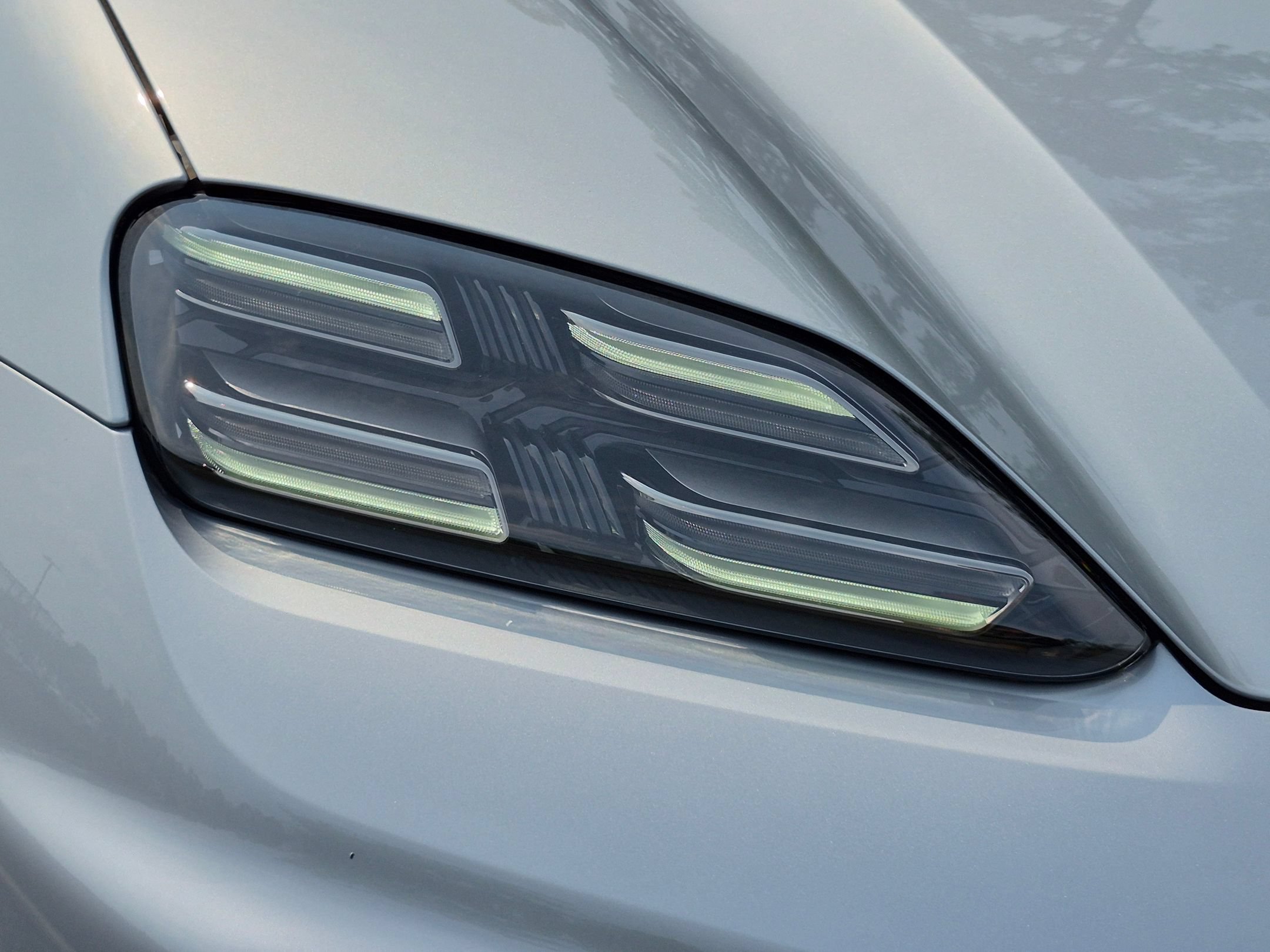 Certified 2025 Porsche Macan Electric RWD image 34