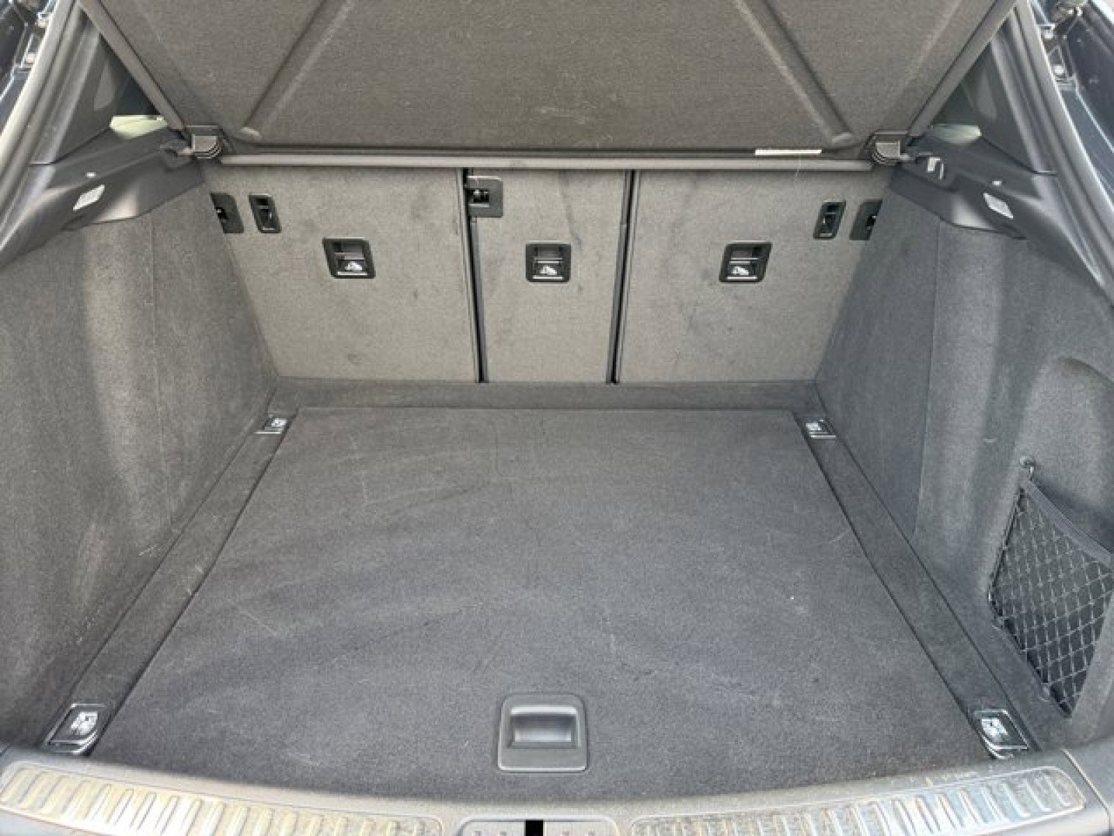 Used 2023 Porsche Macan w/ Premium Package Plus image 19