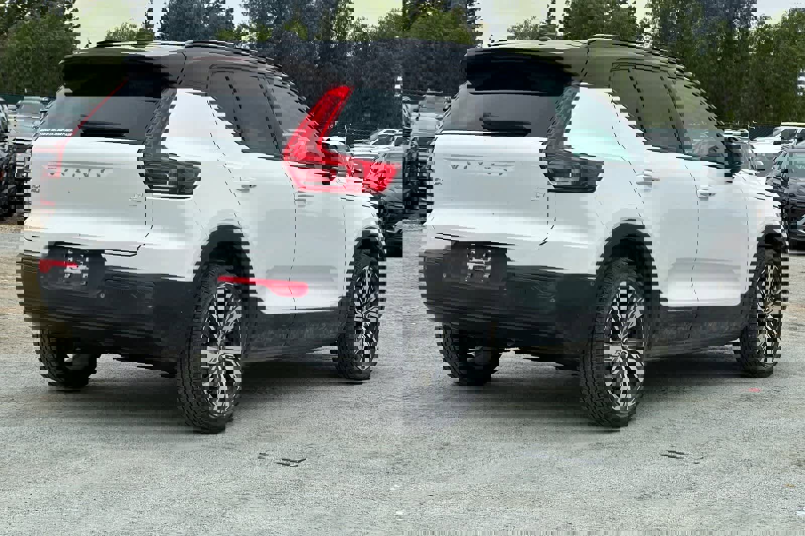 Used 2022 Volvo XC40 P8 Recharge Plus image 3