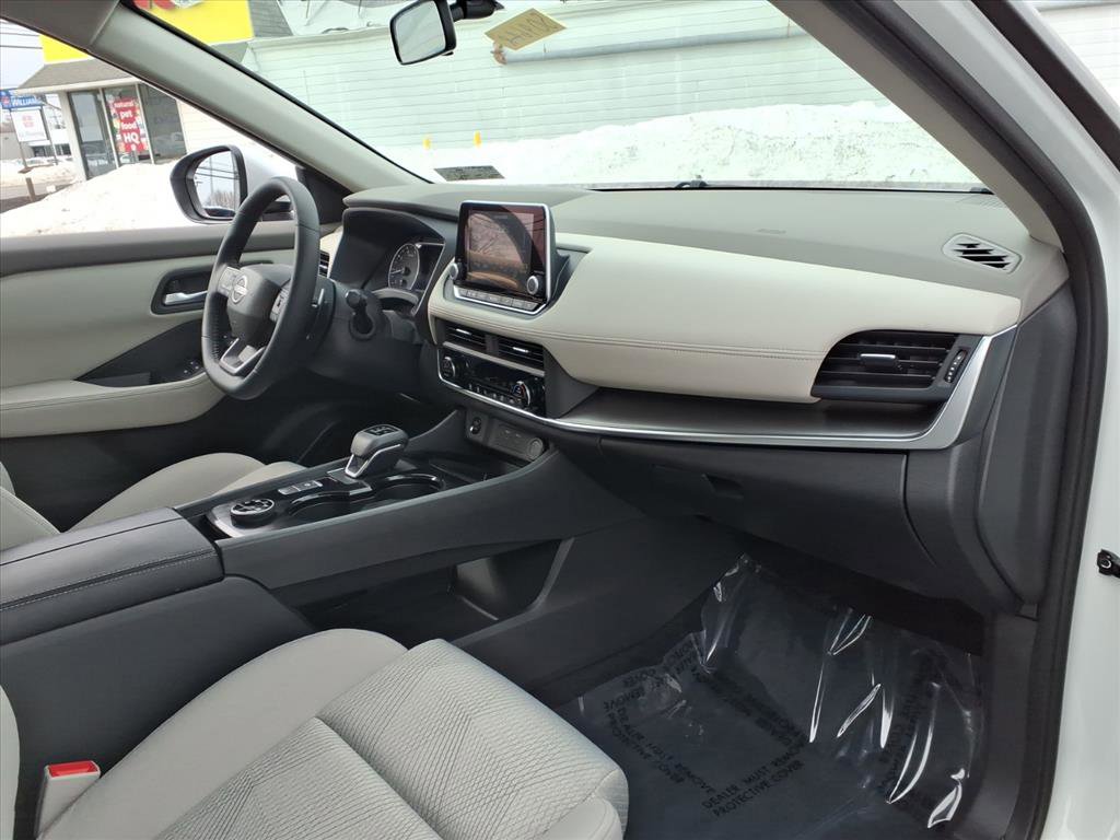 Used 2025 Nissan Rogue SV image 10