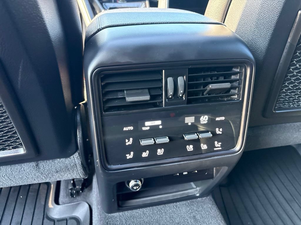 Used 2024 Porsche Cayenne AWD/4WD image 19