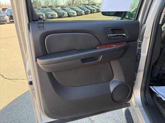 Used 2009 Chevrolet Silverado 1500 LTZ w/ Safety Package AWD/4WD image 11