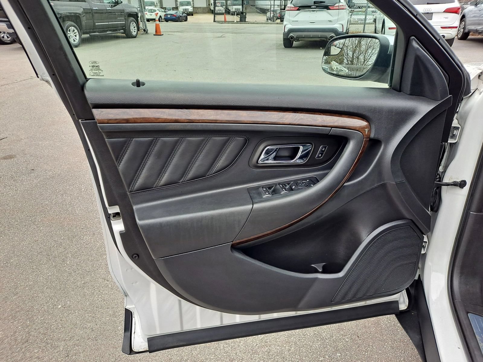 Used 2014 Ford Taurus Limited FWD image 10