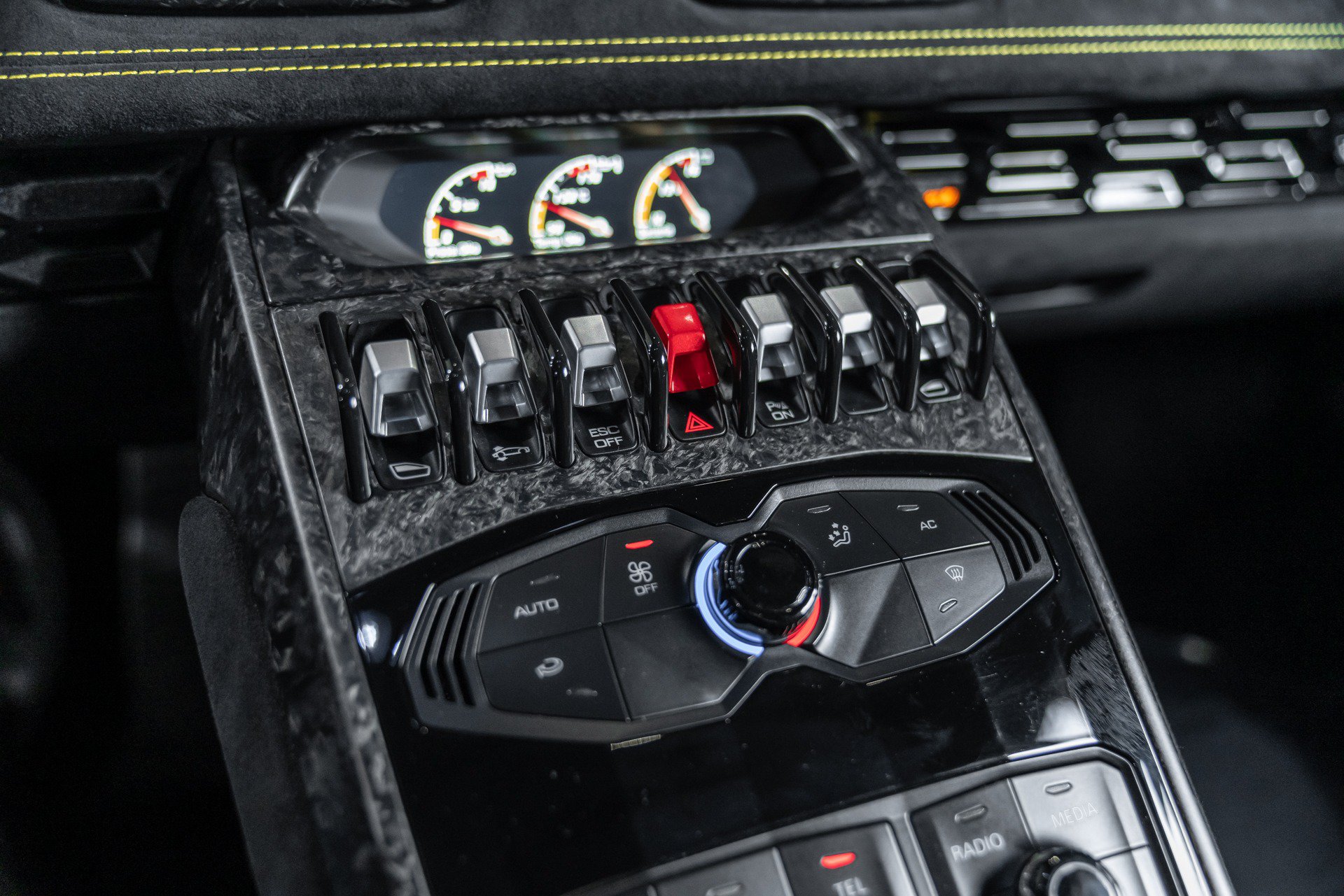 Used 2018 Lamborghini Huracan Performante AWD/4WD image 12