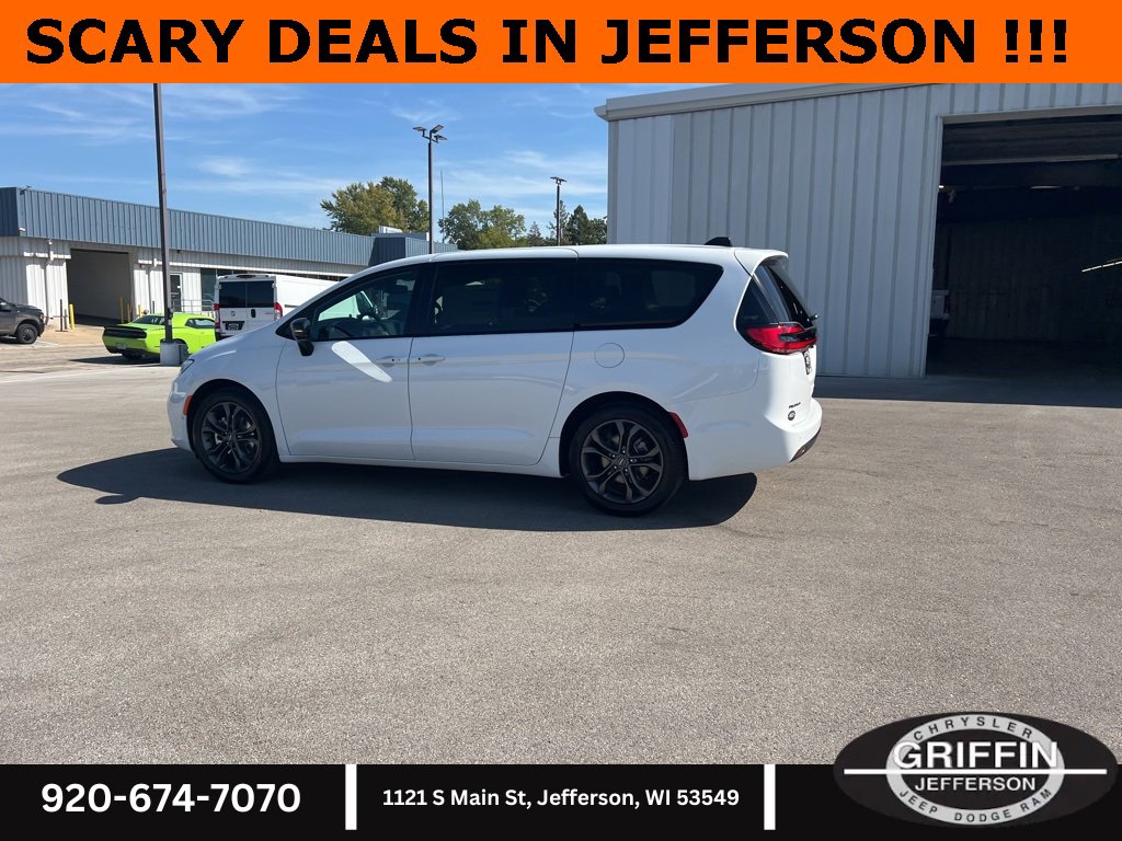 New 2026 Chrysler Pacifica Select image 20