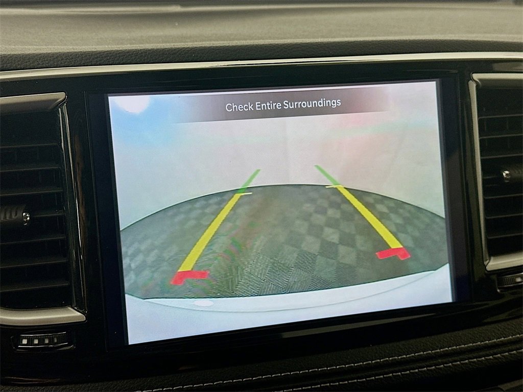 Used 2024 Chrysler Pacifica Touring-L image 19