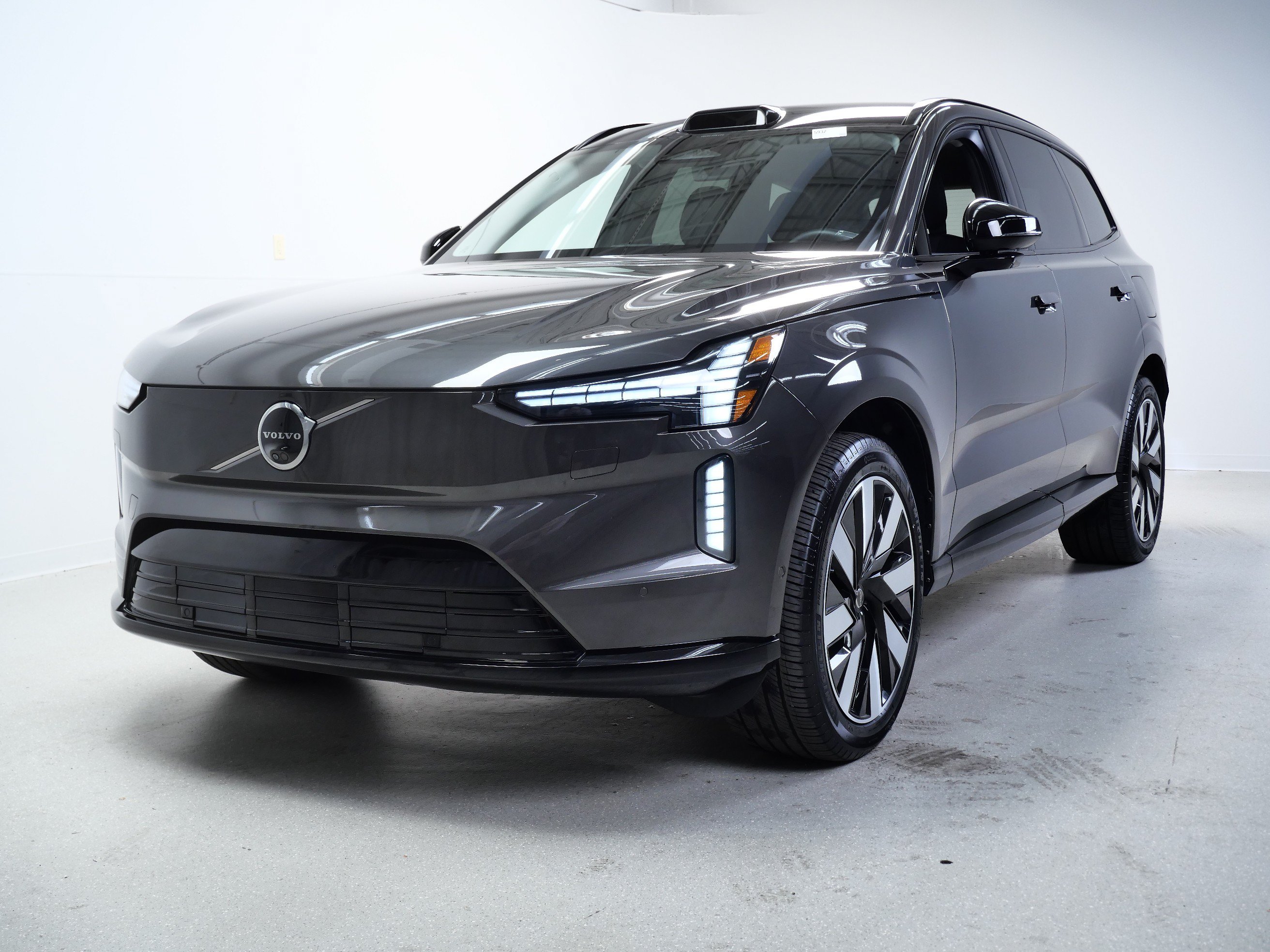 Used 2025 Volvo EX90 Plus AWD/4WD image 11